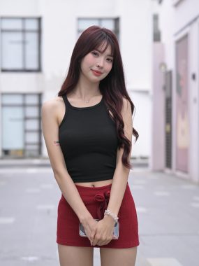 [魔镜街拍] 凯旋新作：彼方の光 – 红色包臀裙/红边黑丝/高跟 [870P/17GB]